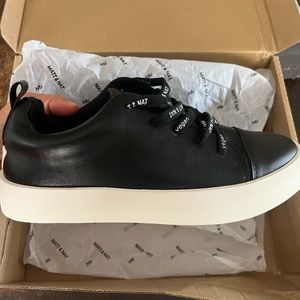 Unworn Vegan Matt & Nat sneakers are a size 9, but fit a 7.5. Never worn!